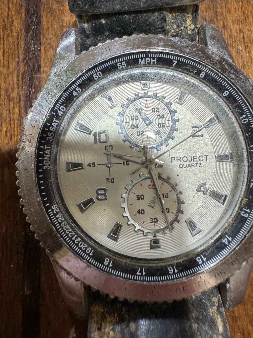 Y/Project Silver Dial Men's Quartz Watch with Black Bezel